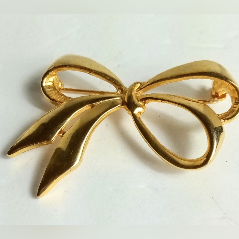 Goldtone Bow Brooch